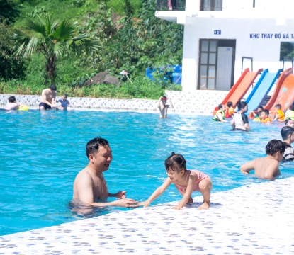 Bể bơi rộng 1000m²