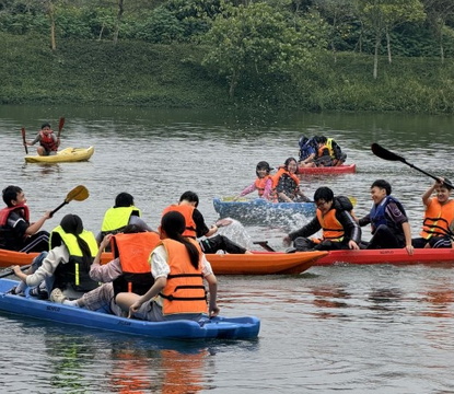 Chèo thuyền kayak đầy hứng khởi